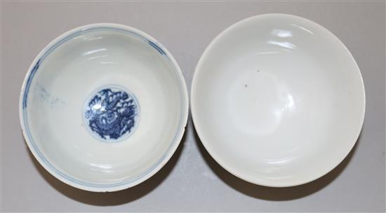 A Chinese blue and white dragon bowl and a Chinese famille rose crickets and flowers bowl, 9.2cm and 9.7cm